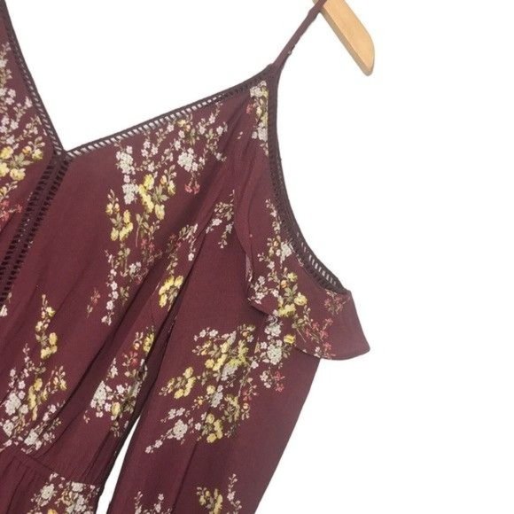 ASTR THE LABEL Amina Floral Cold Shoulder Romper Size Medium - Picture 5 of 9